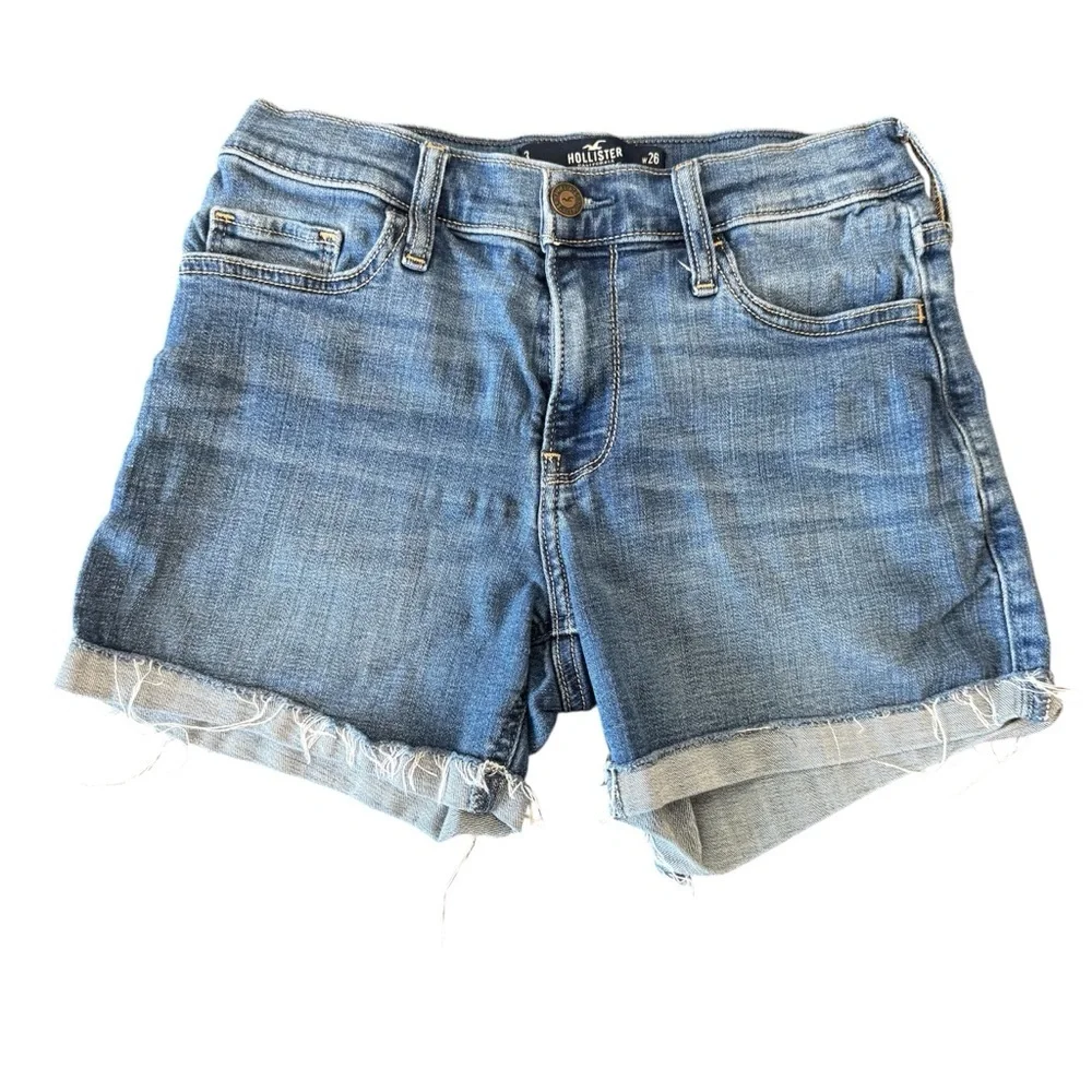 Hollister Women's Blue Denim Shorts Light Wash Stretch Cuffed Hem Size 3 W26